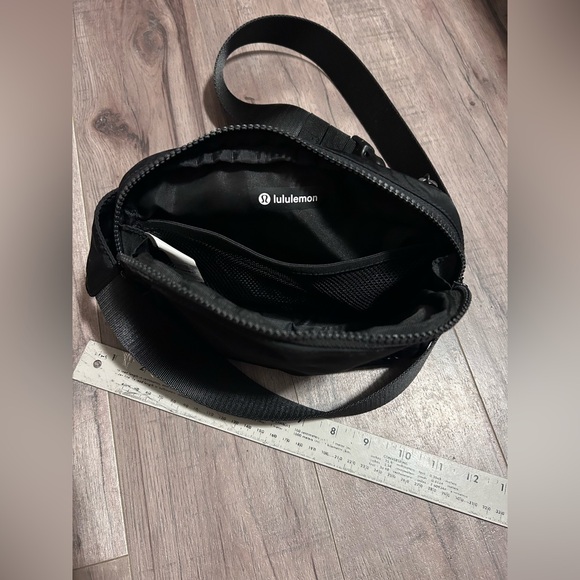 Lululemon | Solid Black Everywhere Belt Bag Large 2L Crossbody - Picture 10 of 11
